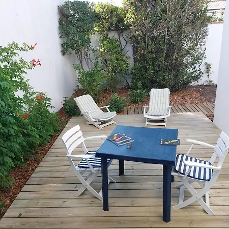 Maison Familiale Pres De La *