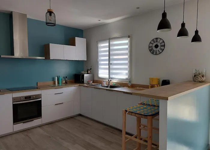 Maison Familiale Pres De La *